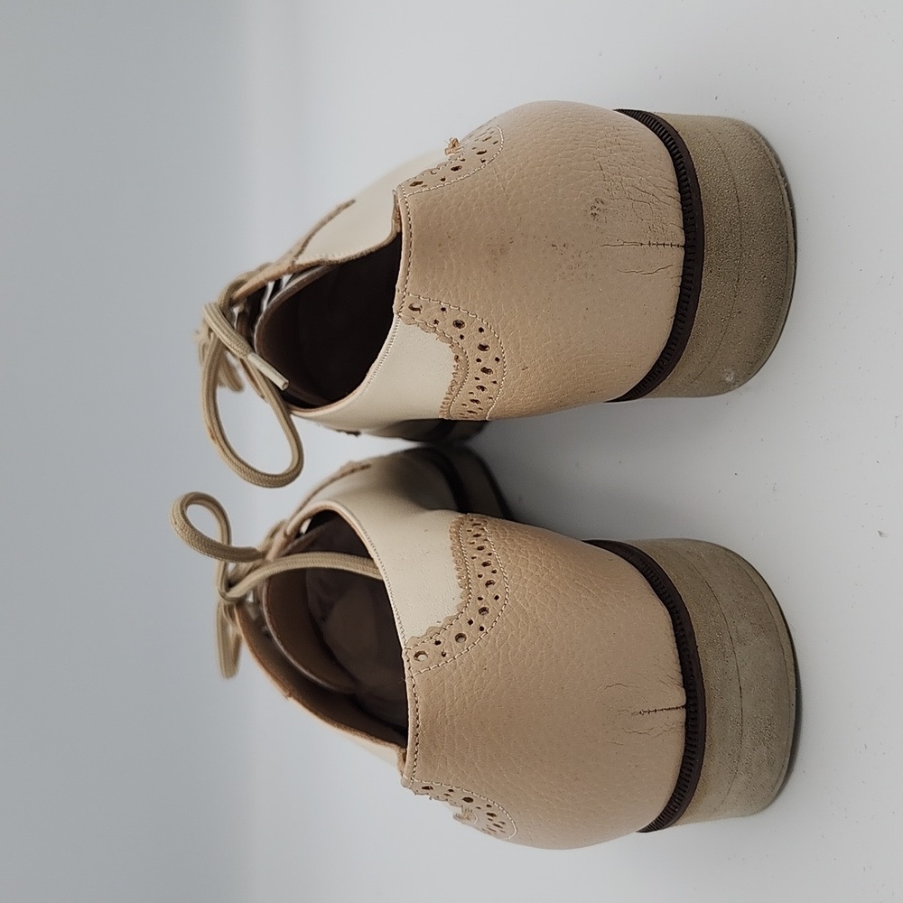 FERRAGAMO Cream & Tan Wingtip Laced Oxfords, Size 6½C - Picture 3 of 7